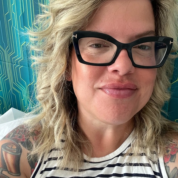 Meet your Posher, Rachel - Picture 3 of 3